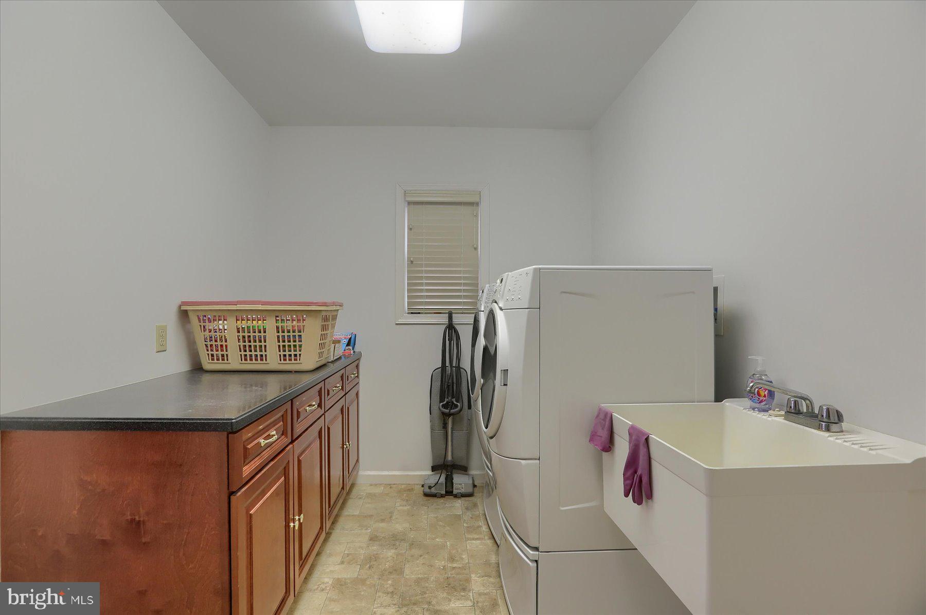 1533 Robert Road Lancaster, PA 17601 - Photo 24 of 38 Laundry room