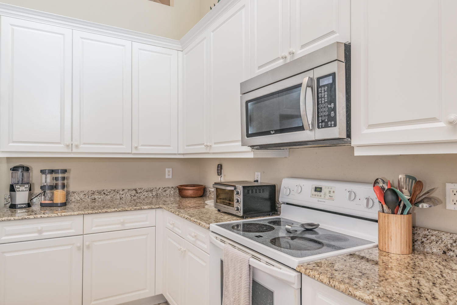 102 Southeast Rio Palermo Port St. Lucie, FL 34984 - Photo 13 of 26 102 SE Rio Palmero-WEB-12