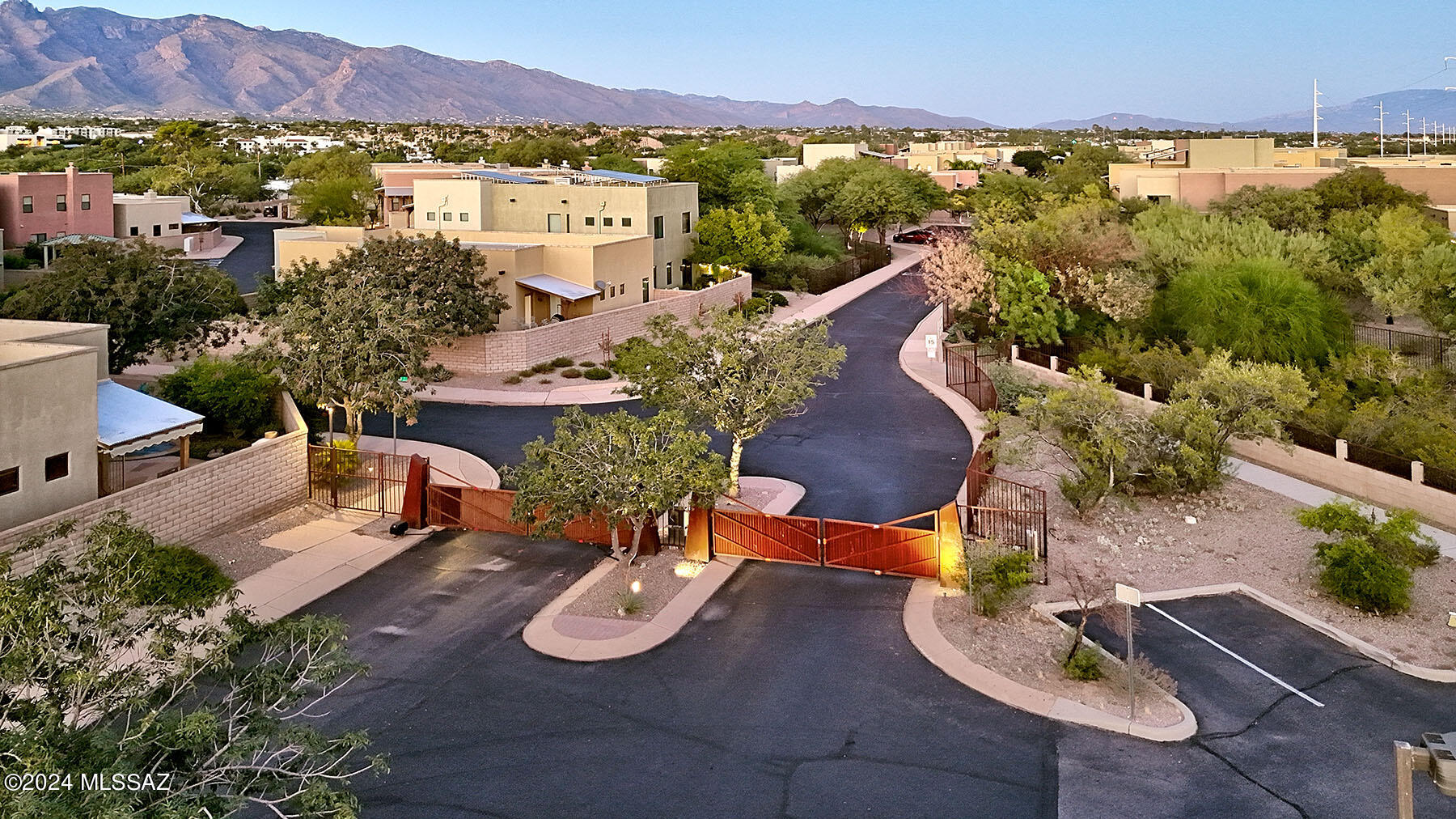 182 East Croydon Park Road Tucson, AZ 85704 - Photo 3 of 22