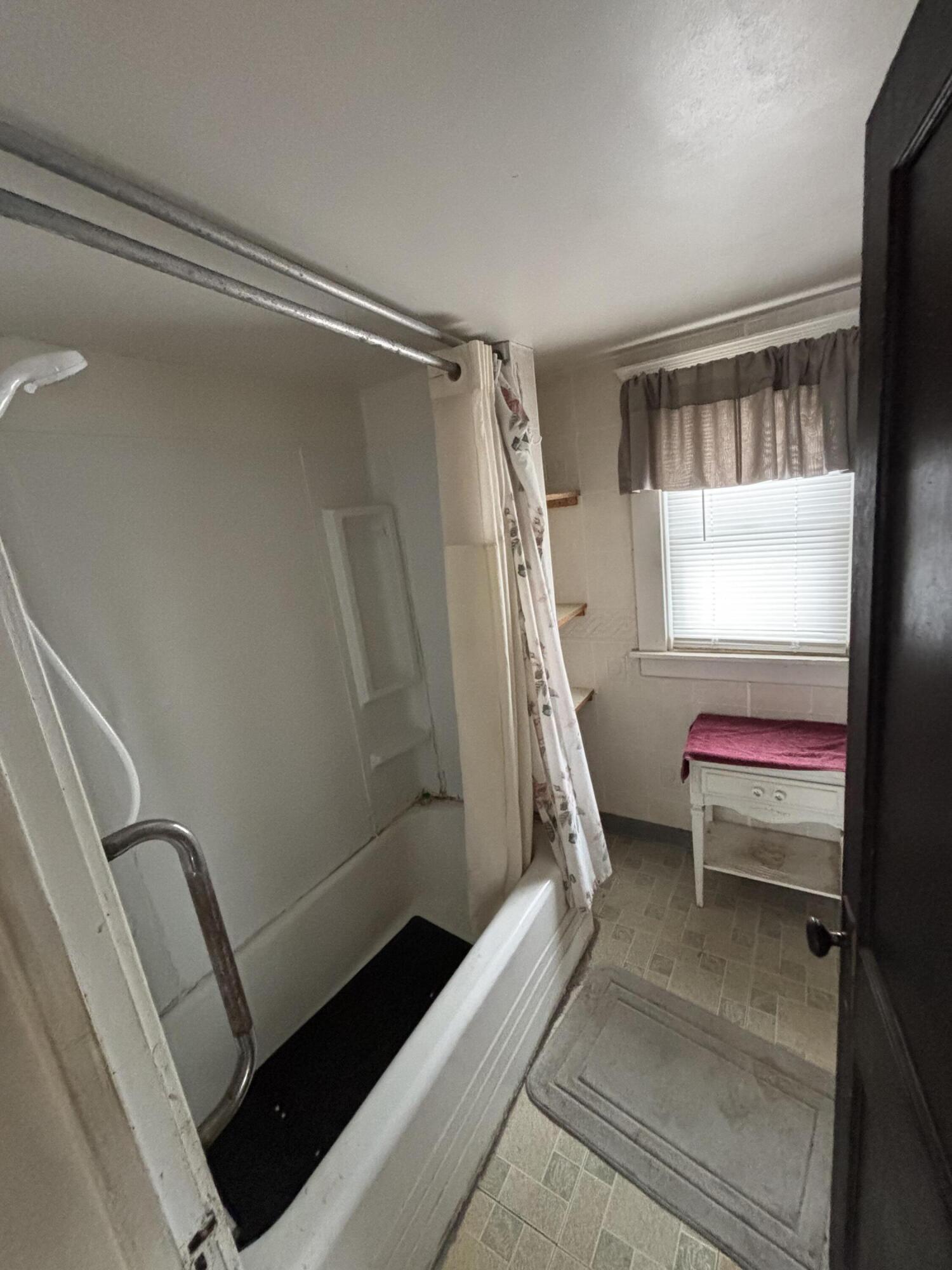 304 Allen Street Lansing, MI 48912 - Photo 18 of 23 IMG_1678