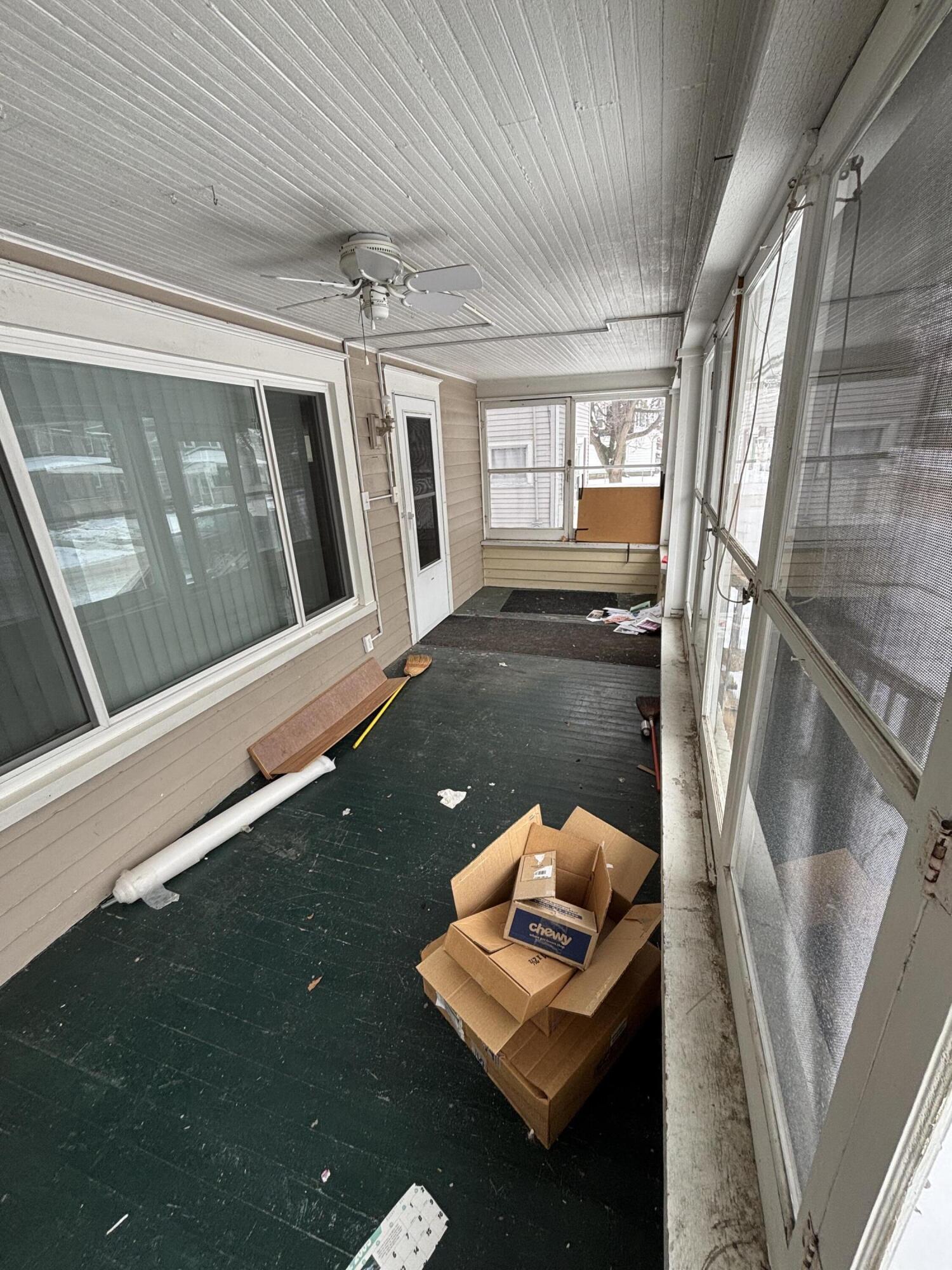 304 Allen Street Lansing, MI 48912 - Photo 4 of 23 IMG_1664