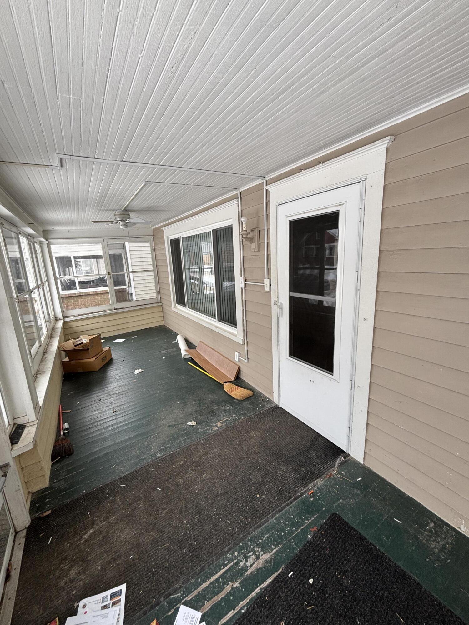 304 Allen Street Lansing, MI 48912 - Photo 5 of 23 IMG_1665