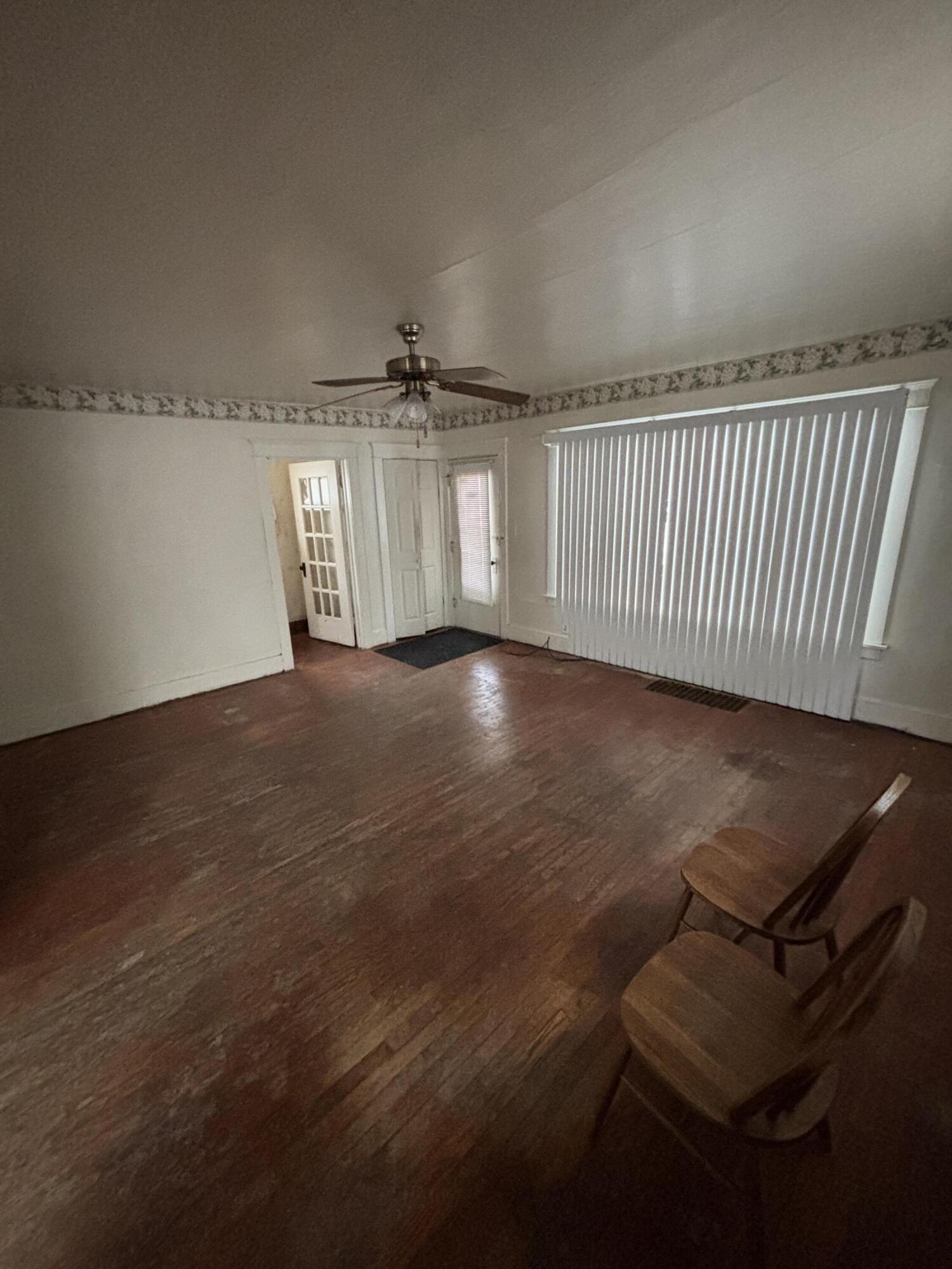 304 Allen Street Lansing, MI 48912 - Photo 7 of 23 IMG_1667