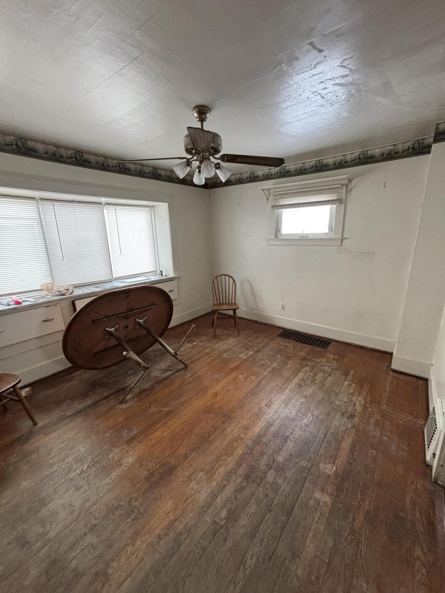 304 Allen Street Lansing, MI 48912 - Photo 8 of 23 IMG_1668