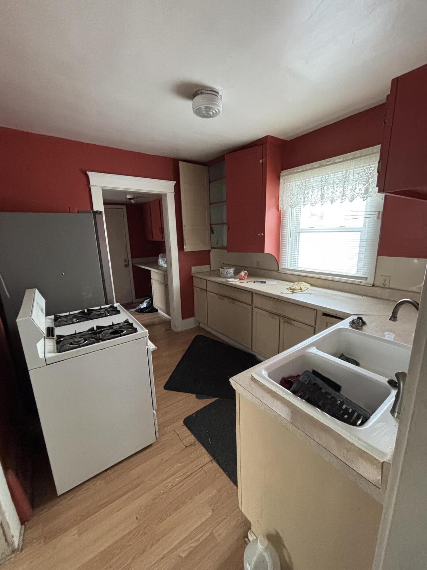 304 Allen Street Lansing, MI 48912 - Photo 10 of 23 IMG_1670