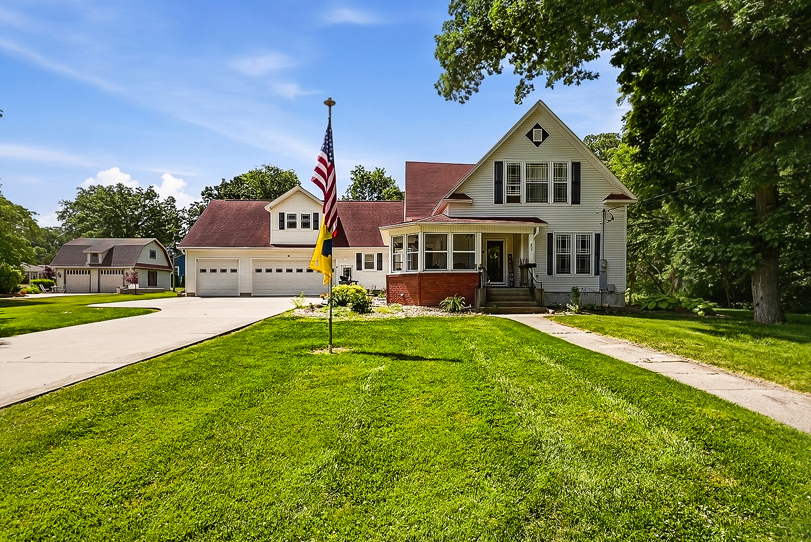 809 East Center Street Ottawa, IL 61350 - Photo 1 of 37
