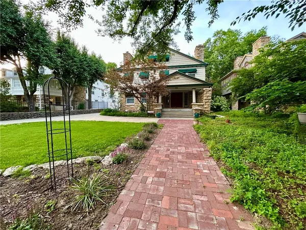 $785,000 | 612 Emanuel Cleaver II Blvd., Kansas City, MO 64110
