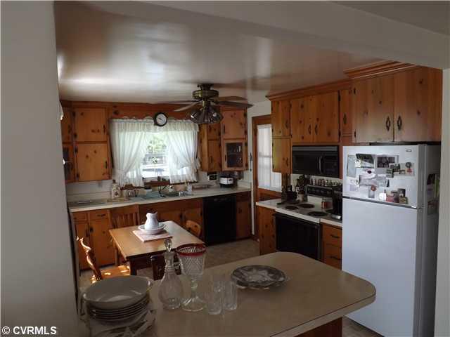 2549 Maidens Road Powhatan, VA 23139 - Photo 4 of 7 Kitchen