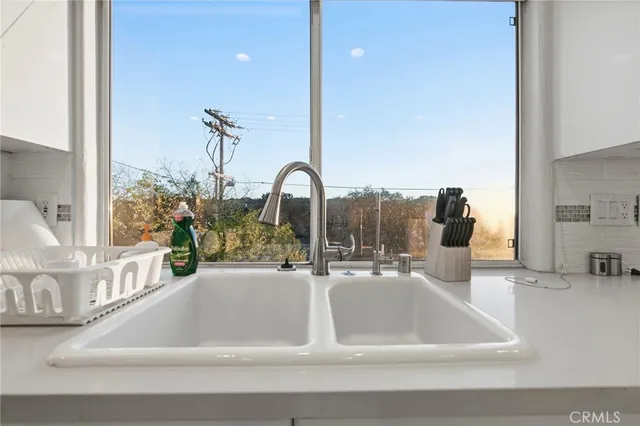 a close view of sink and tap