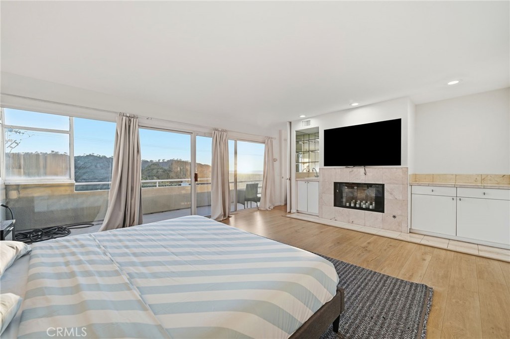 12815 Via Nestore Del Mar, CA 92014 - Photo 19 of 42 a bedroom with a bed and a flat screen tv