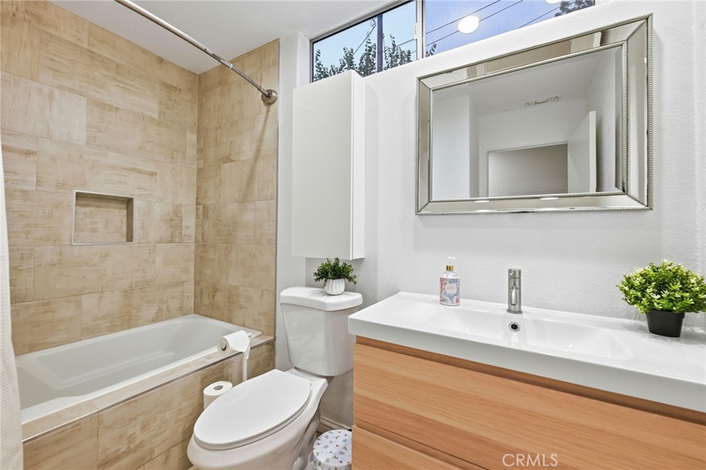 12815 Via Nestore Del Mar, CA 92014 - Photo 32 of 42 a bathroom with a sink a toilet and a bathtub
