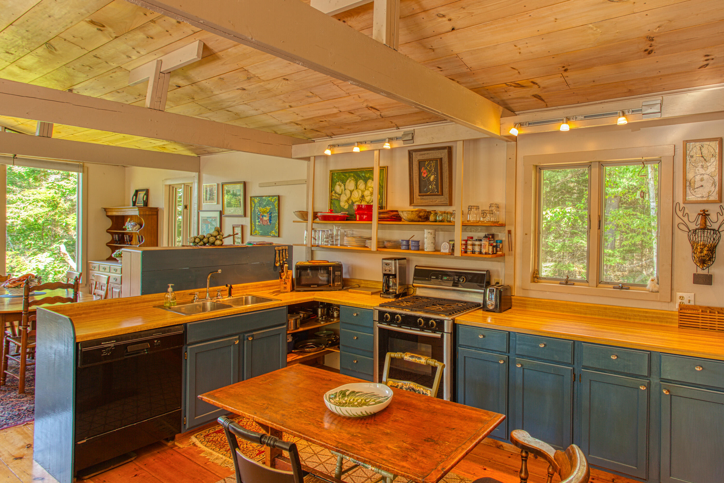 87 Crest Avenue Boothbay Harbor, ME 04538 - Photo 6 of 27 Expansive Kitchen