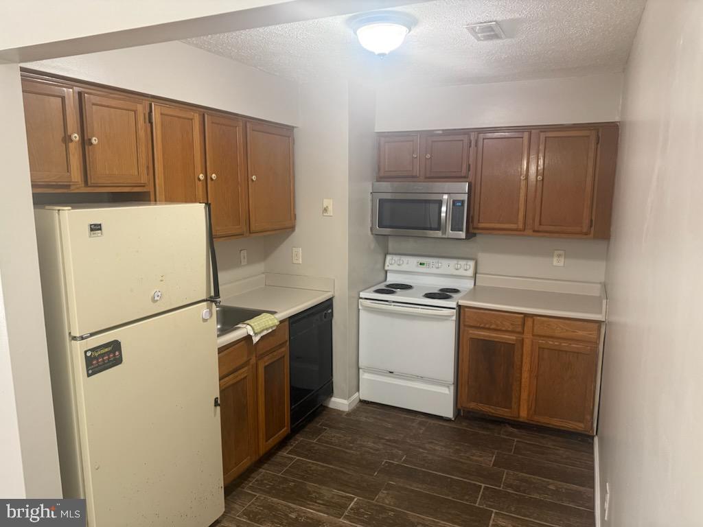 2003 Magnolia Woods Court, Unit C Edgewood, MD 21040 - Photo 4 of 14 kitchen