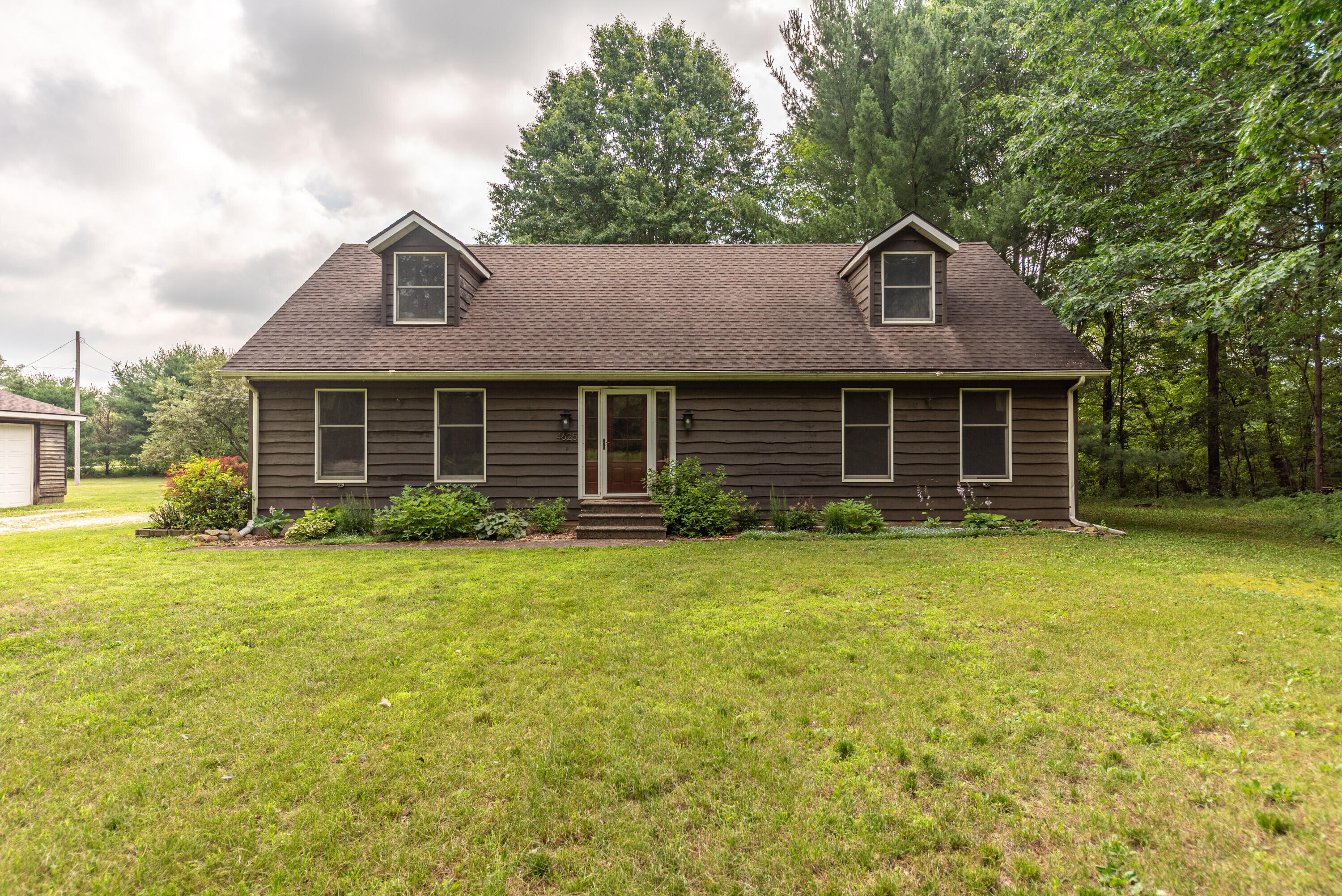 4625 Loveland Road Chelsea, MI 48118 - Photo 1 of 51 000