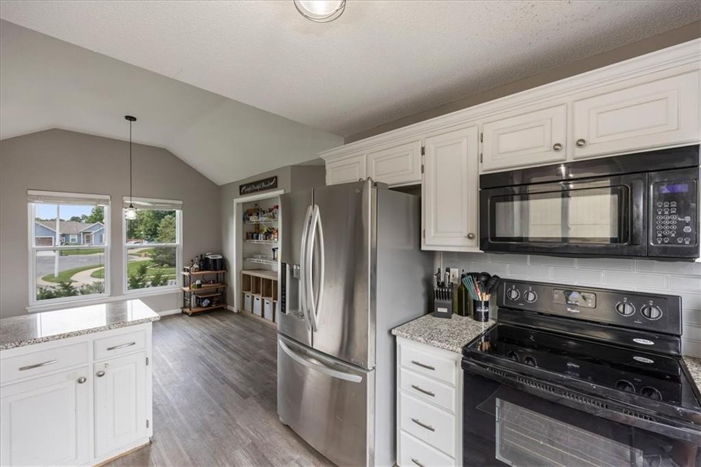 1045 East Pumpkin Ridge Street Gardner, KS 66030 - Photo 7 of 25 Gallery Image 7