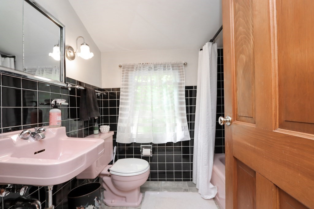 335 Gifford Street Springfield, MA 01118 - Photo 24 of 28 Gallery Image 24