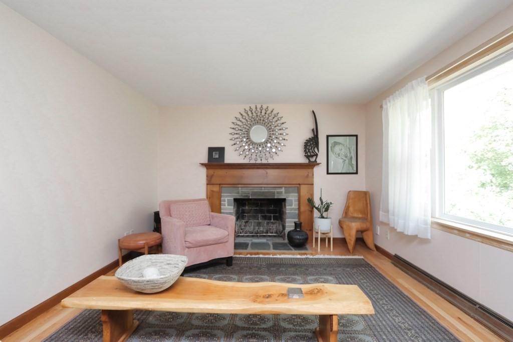 335 Gifford Street Springfield, MA 01118 - Photo 8 of 28 Gallery Image 8