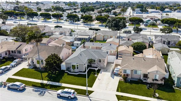 $949,999 | 2046 West 112th Street, Los Angeles, CA 90047