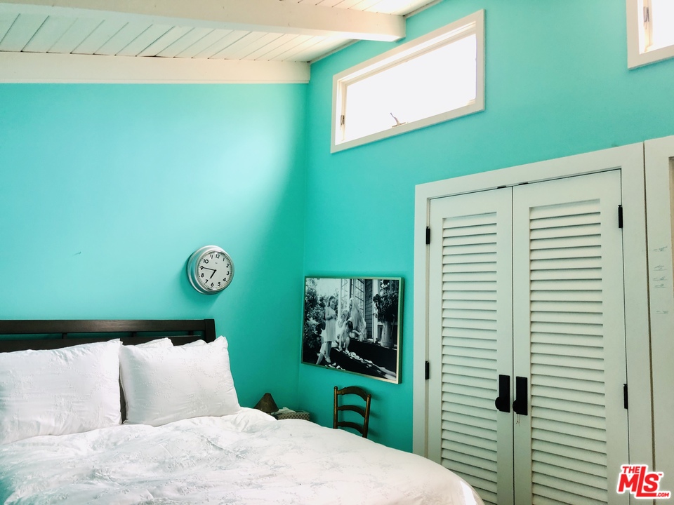 232 Paradise Cove Road Malibu, CA 90265 - Photo 17 of 38 a bedroom with a bed and a window