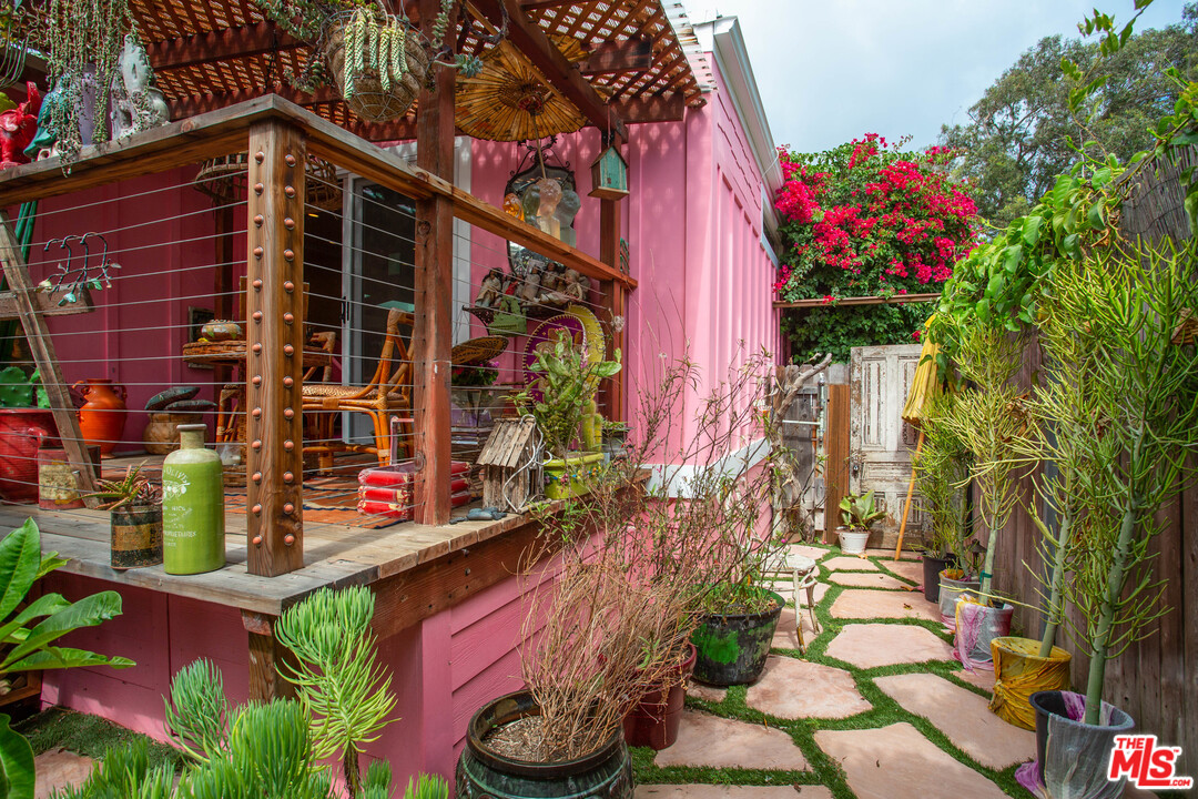 232 Paradise Cove Road Malibu, CA 90265 - Photo 24 of 38 a front view of a house