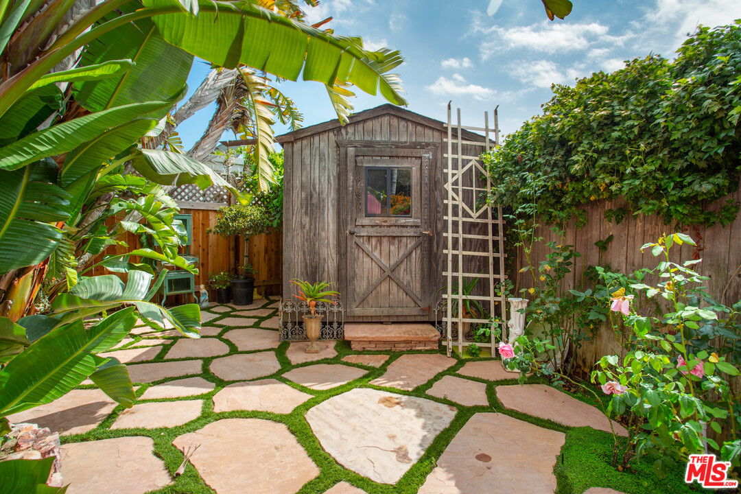 232 Paradise Cove Road Malibu, CA 90265 - Photo 28 of 38 a backyard of a house with table and chairs