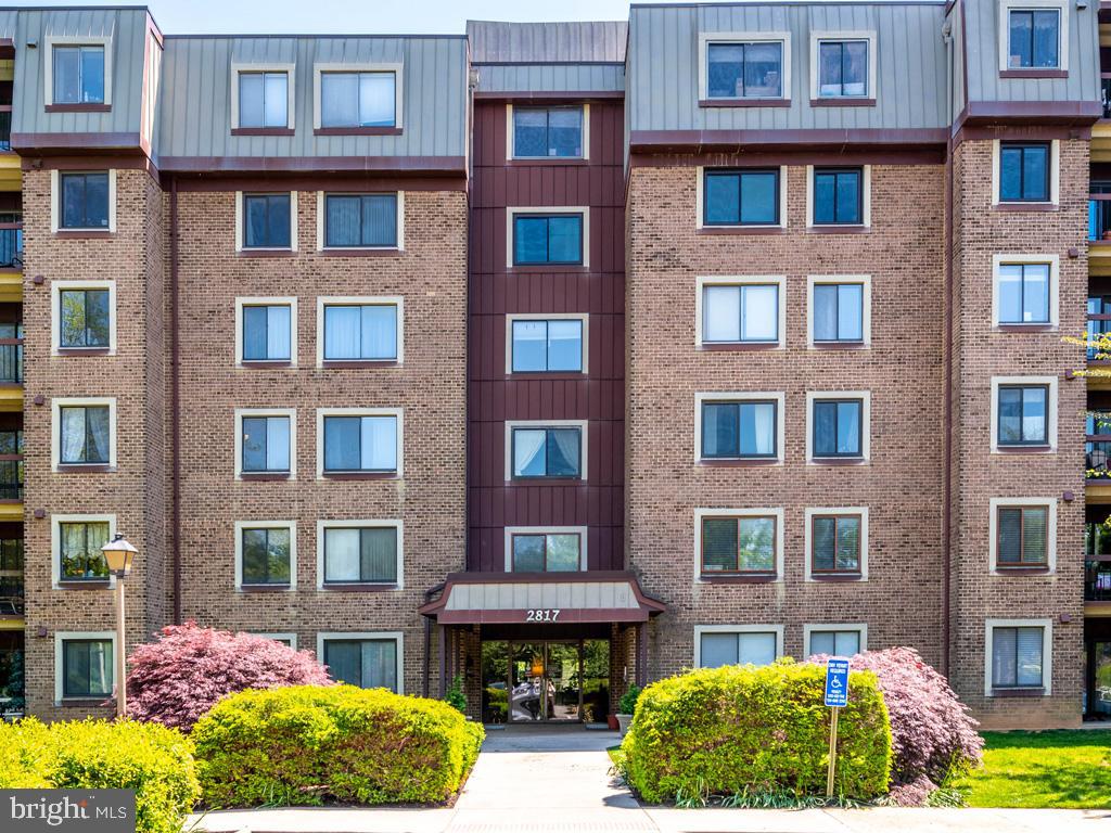 2817 Jermantown Road, Unit 504 Oakton, VA 22124 - Photo 1 of 25 Front View