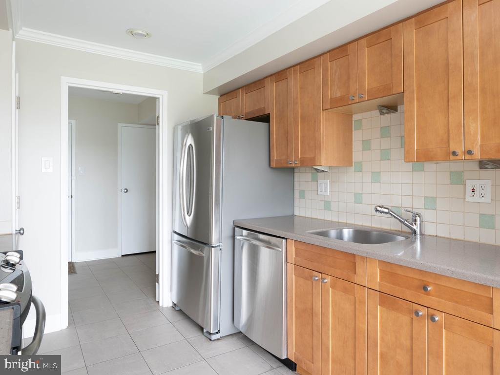2817 Jermantown Road, Unit 504 Oakton, VA 22124 - Photo 13 of 25 Kitchen