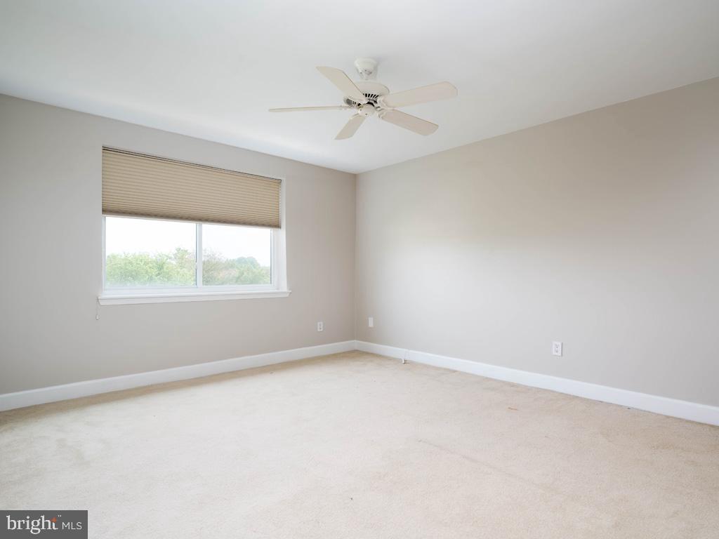 2817 Jermantown Road, Unit 504 Oakton, VA 22124 - Photo 15 of 25 Primary Bedroom