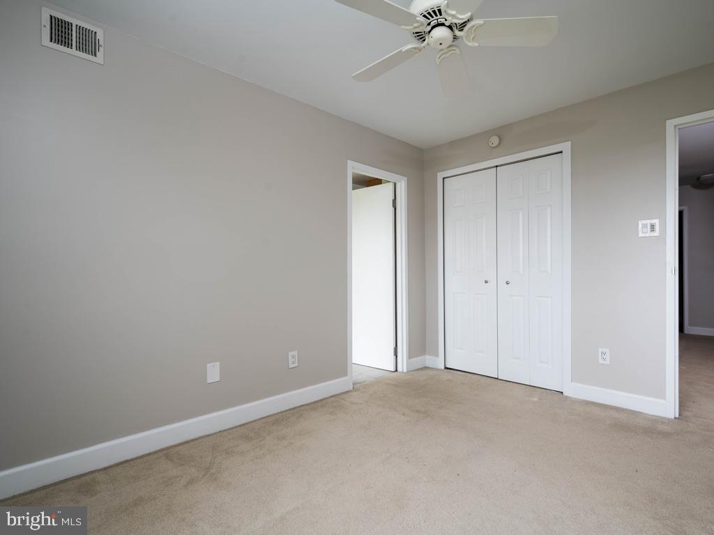 2817 Jermantown Road, Unit 504 Oakton, VA 22124 - Photo 21 of 25 Bedroom 3