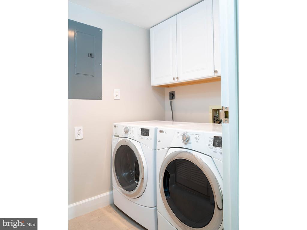 2817 Jermantown Road, Unit 504 Oakton, VA 22124 - Photo 23 of 25 Laundry in the unit
