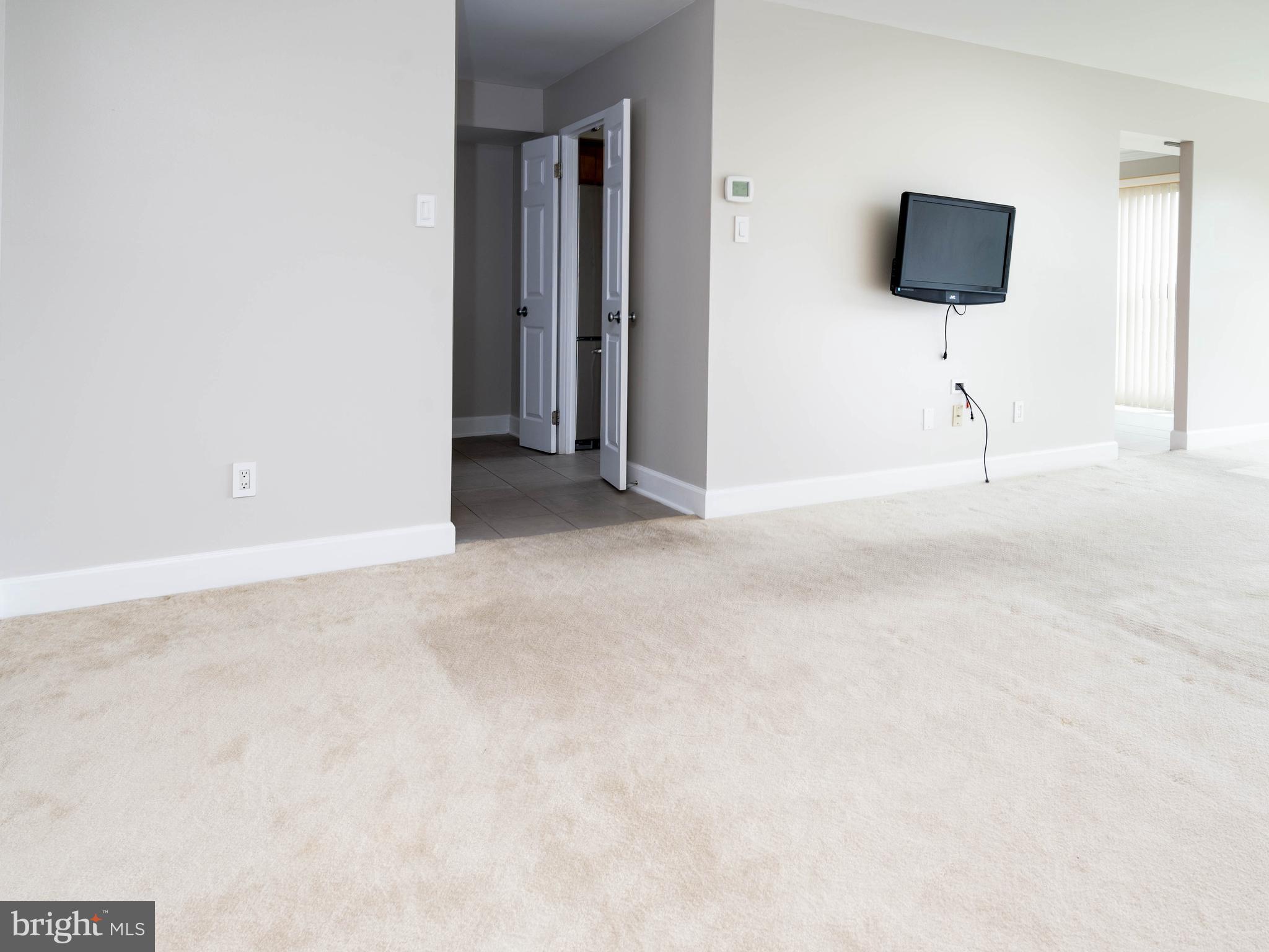 2817 Jermantown Road, Unit 504 Oakton, VA 22124 - Photo 9 of 25 Dining Room