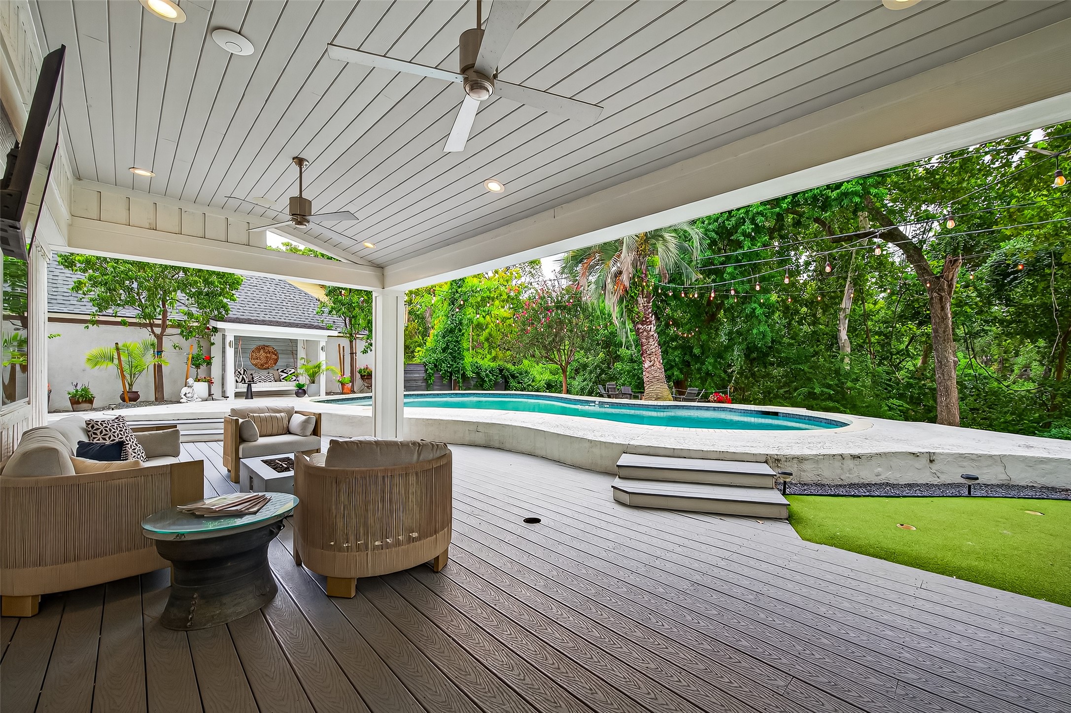 415 Ramblewood Road Houston, TX 77079 - Photo 36 of 49 Huge covered space is perfect for entertaining!