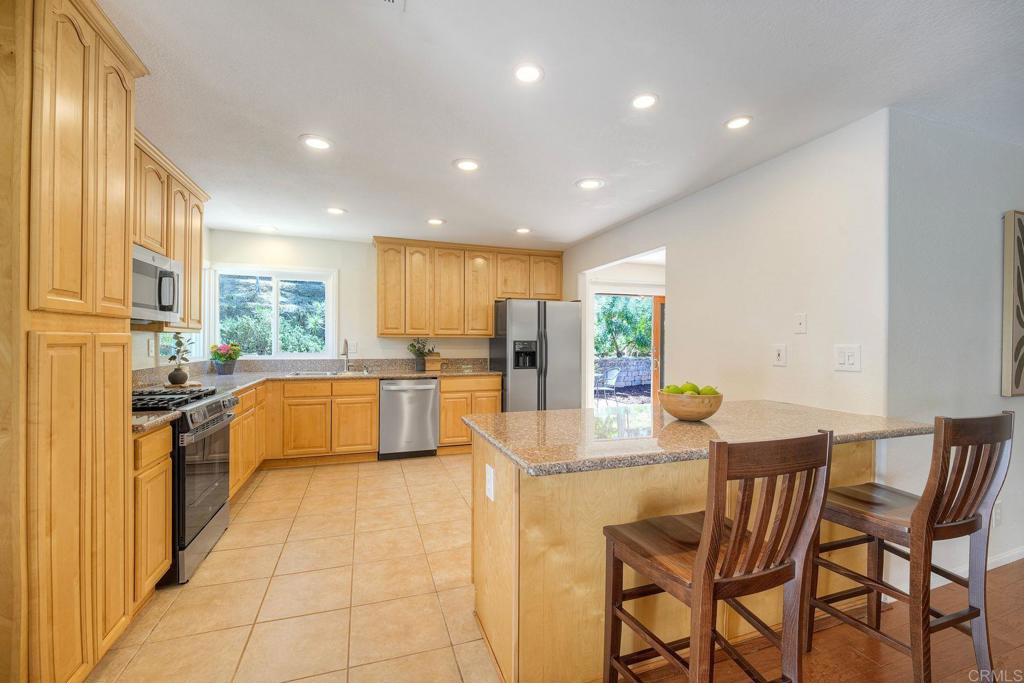 2830 Green Canyon Road Fallbrook, CA 92028 - Photo 12 of 43 Enjoy the breakfast bar seating