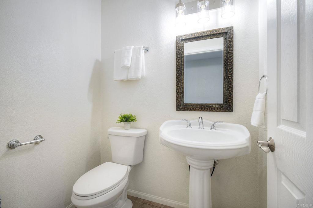 2830 Green Canyon Road Fallbrook, CA 92028 - Photo 25 of 43 Powder room