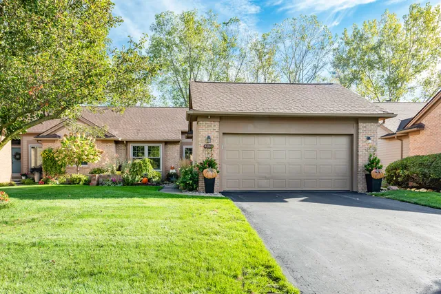 $544,500 | 4869 Lone Oak Court, Ann Arbor, MI 48108