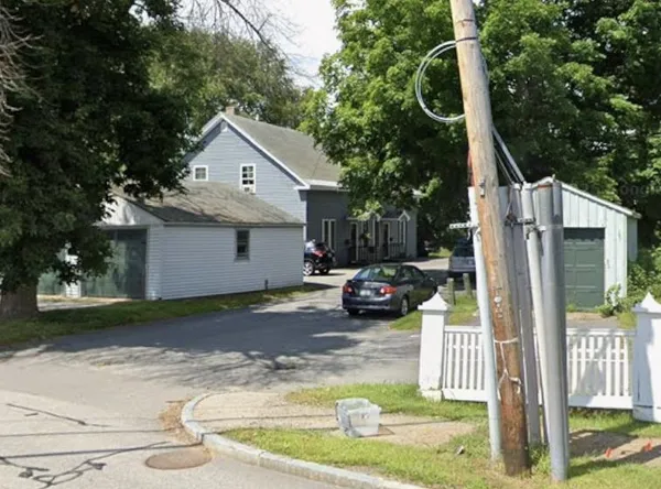$3,300 | 4 Elm Street, Unit B, Newmarket, NH 03857
