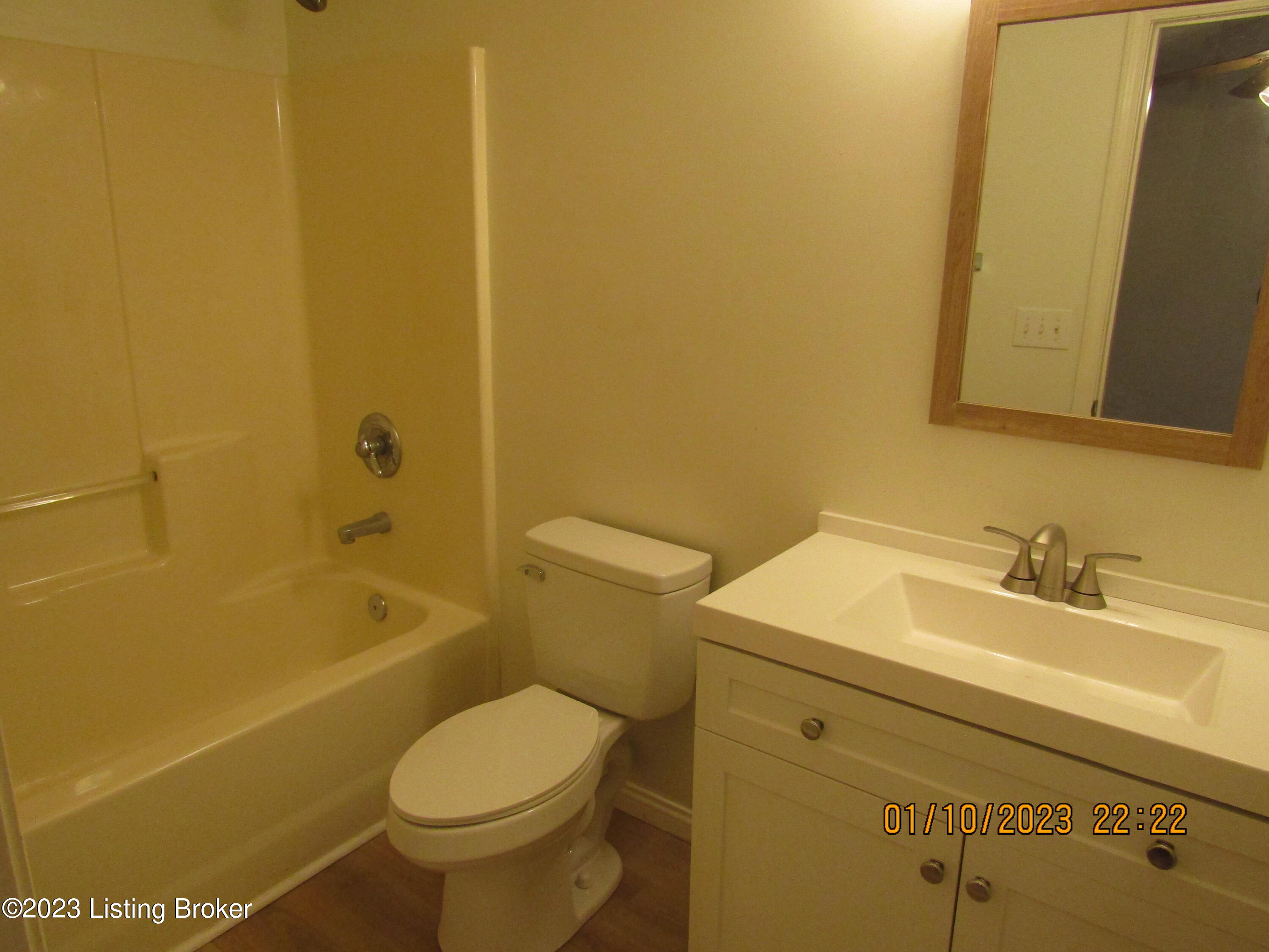 9823 Brooks Bend Road Louisville, KY 40258 - Photo 17 of 23 IMG_2824