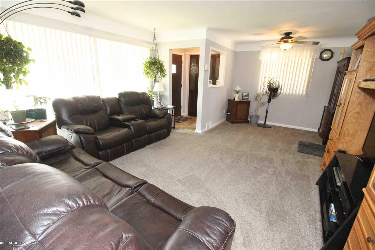 17963 Airport Road Fraser, MI 48026 - Photo 4 of 32 50051878-3.JPG