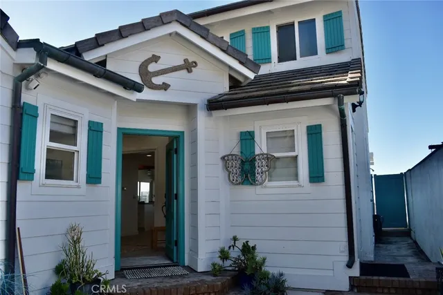 a view of a entryway of the house