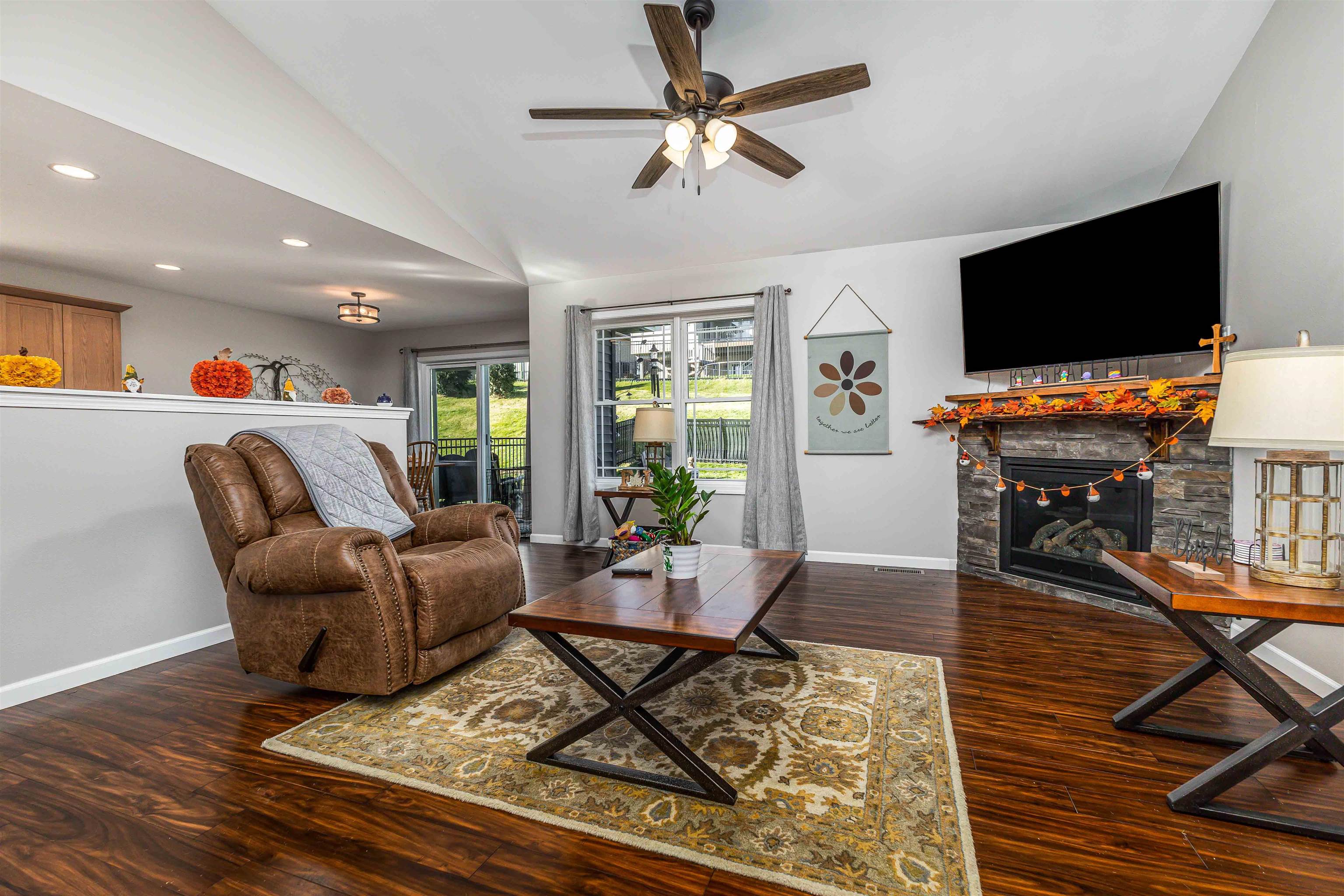 6081 Amber Ridge Drive Dubuque, IA 52002 - Photo 2 of 38 Gallery Image 2