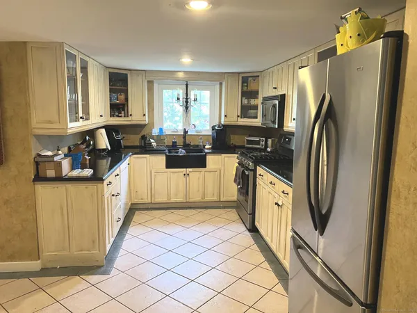 $2,800 | 566 West Main Street, Cheshire, CT 06410