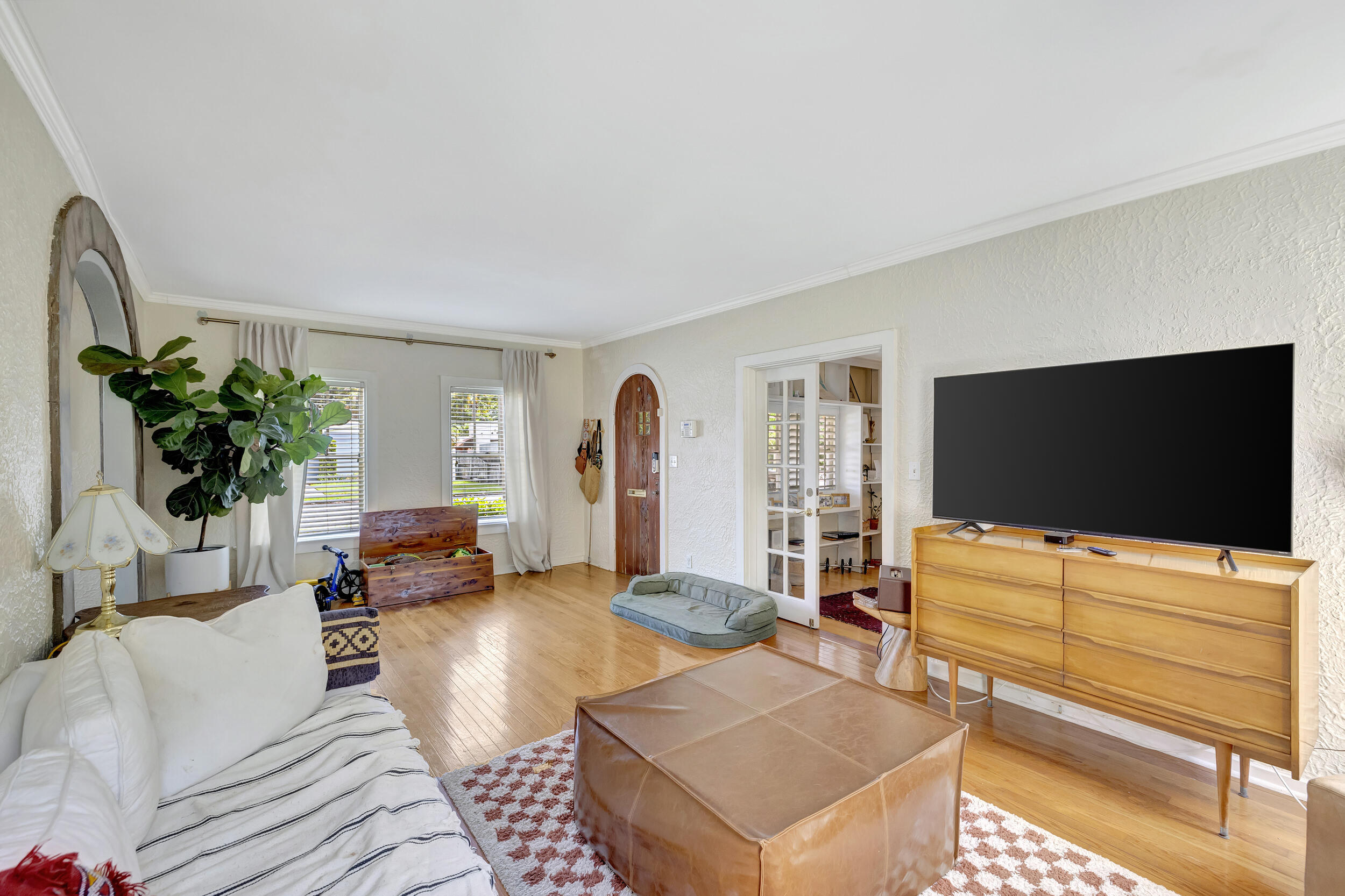 914 Andrews Road West Palm Beach, FL 33405 - Photo 11 of 54 Living room