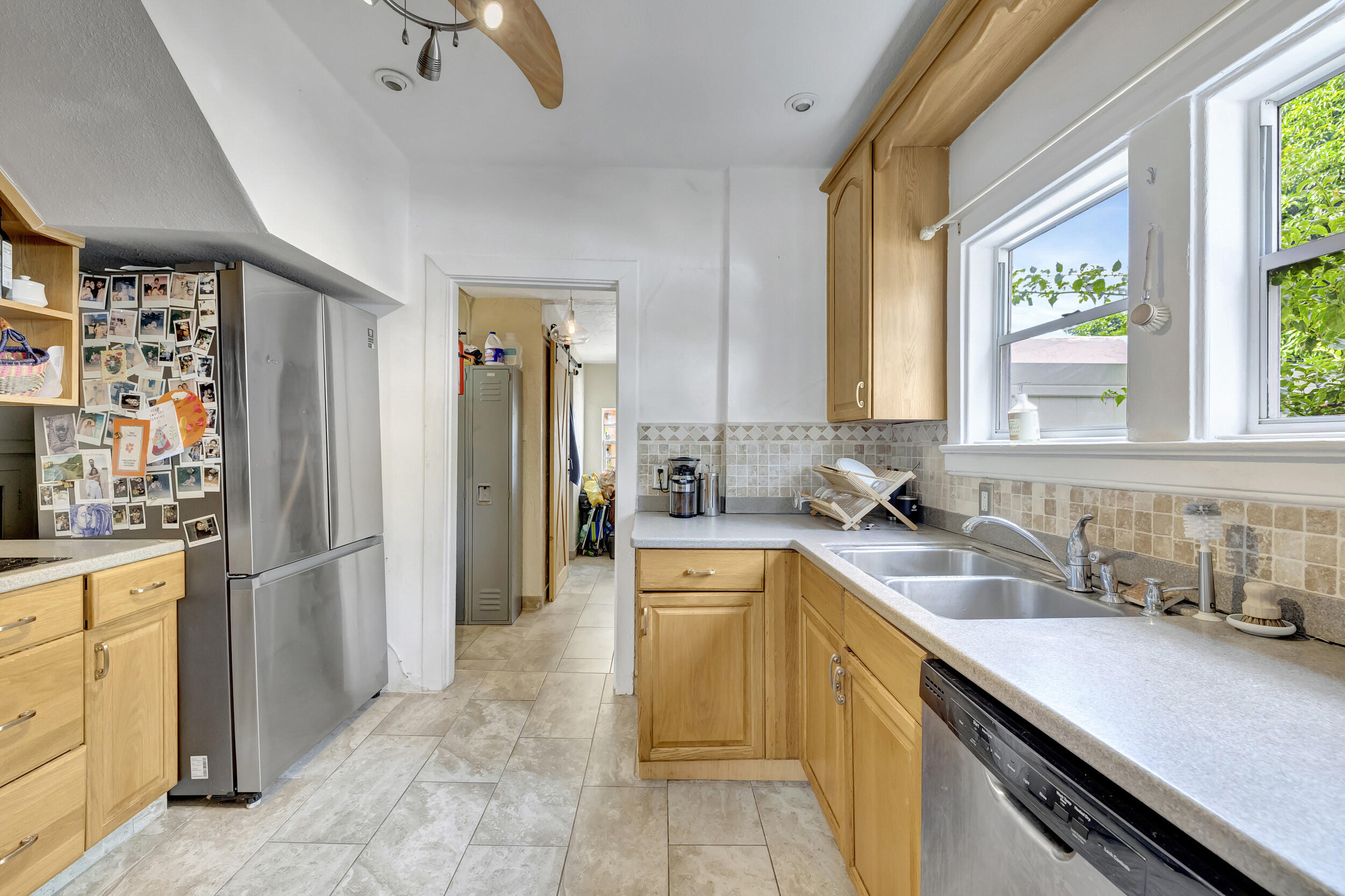 914 Andrews Road West Palm Beach, FL 33405 - Photo 19 of 54 Kitchen