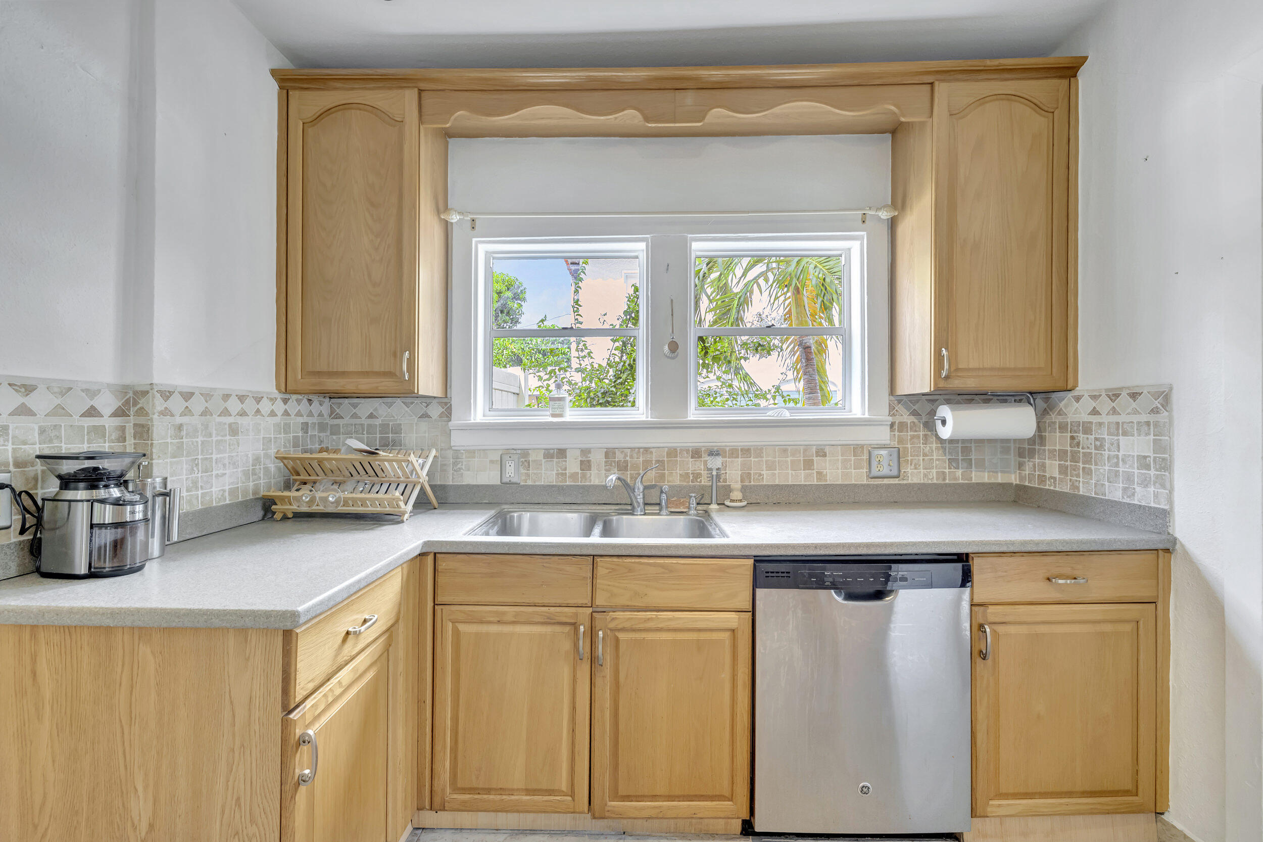 914 Andrews Road West Palm Beach, FL 33405 - Photo 22 of 54 Kitchen