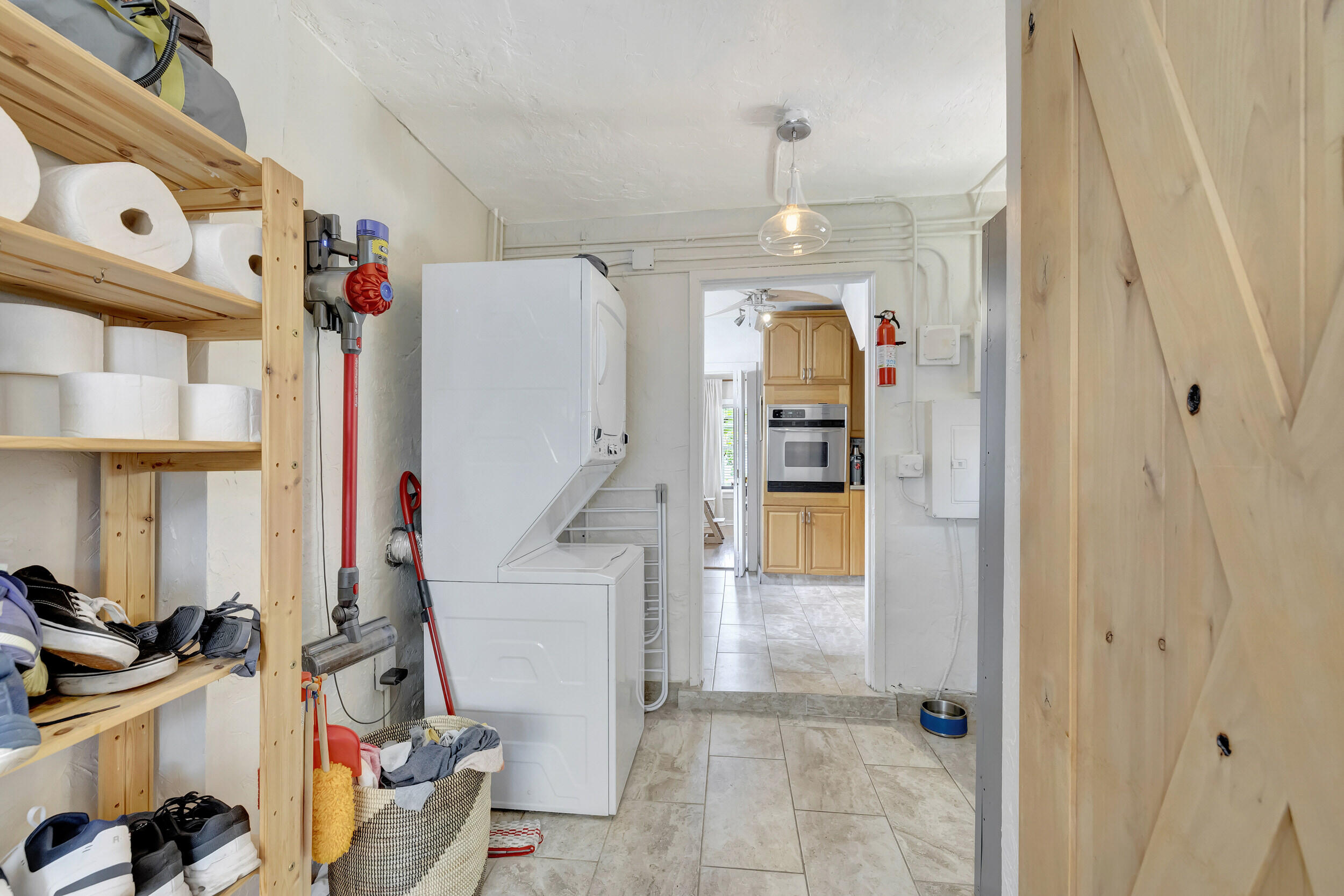 914 Andrews Road West Palm Beach, FL 33405 - Photo 24 of 54 Utility washer & dryer