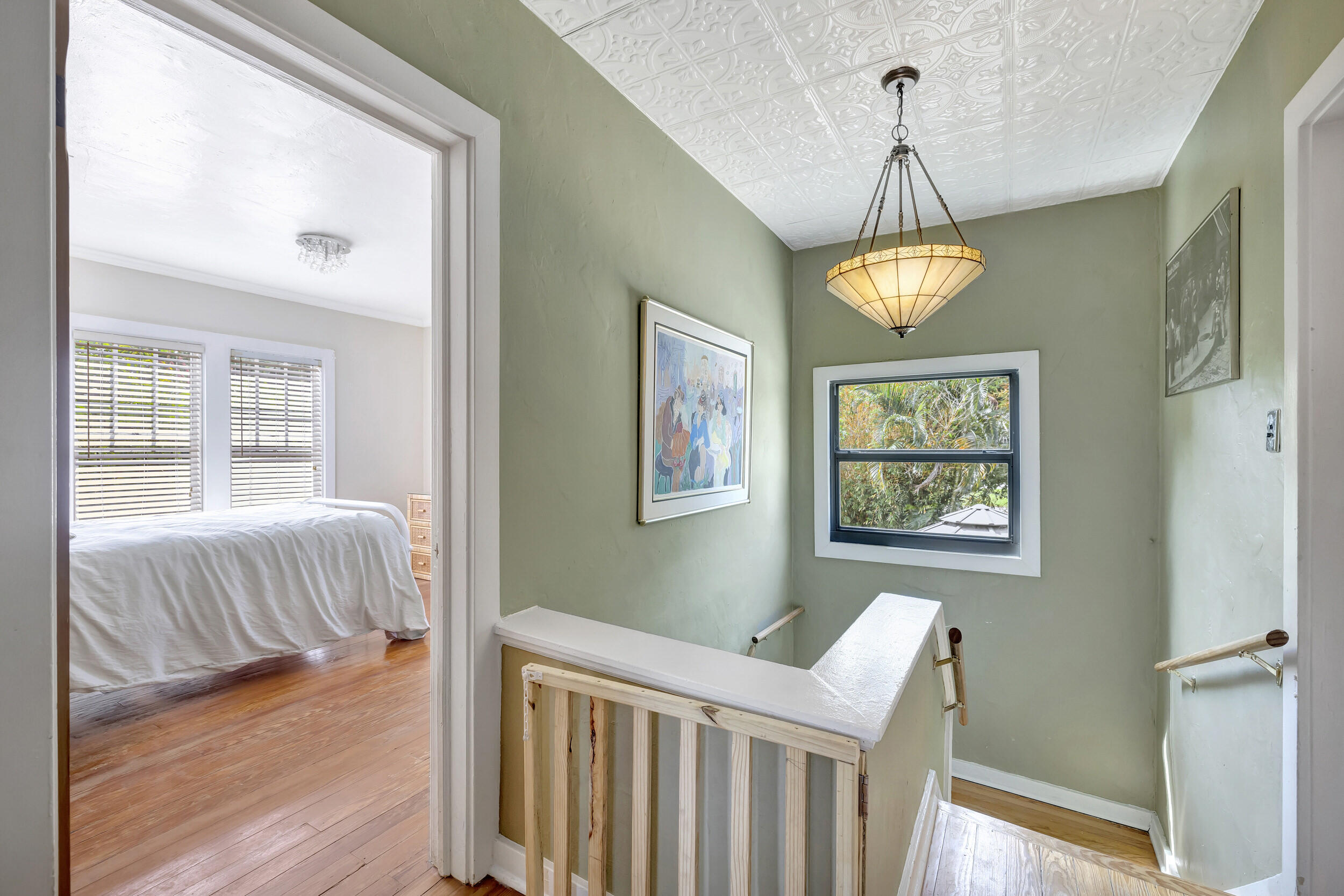 914 Andrews Road West Palm Beach, FL 33405 - Photo 27 of 54 Top of stairs