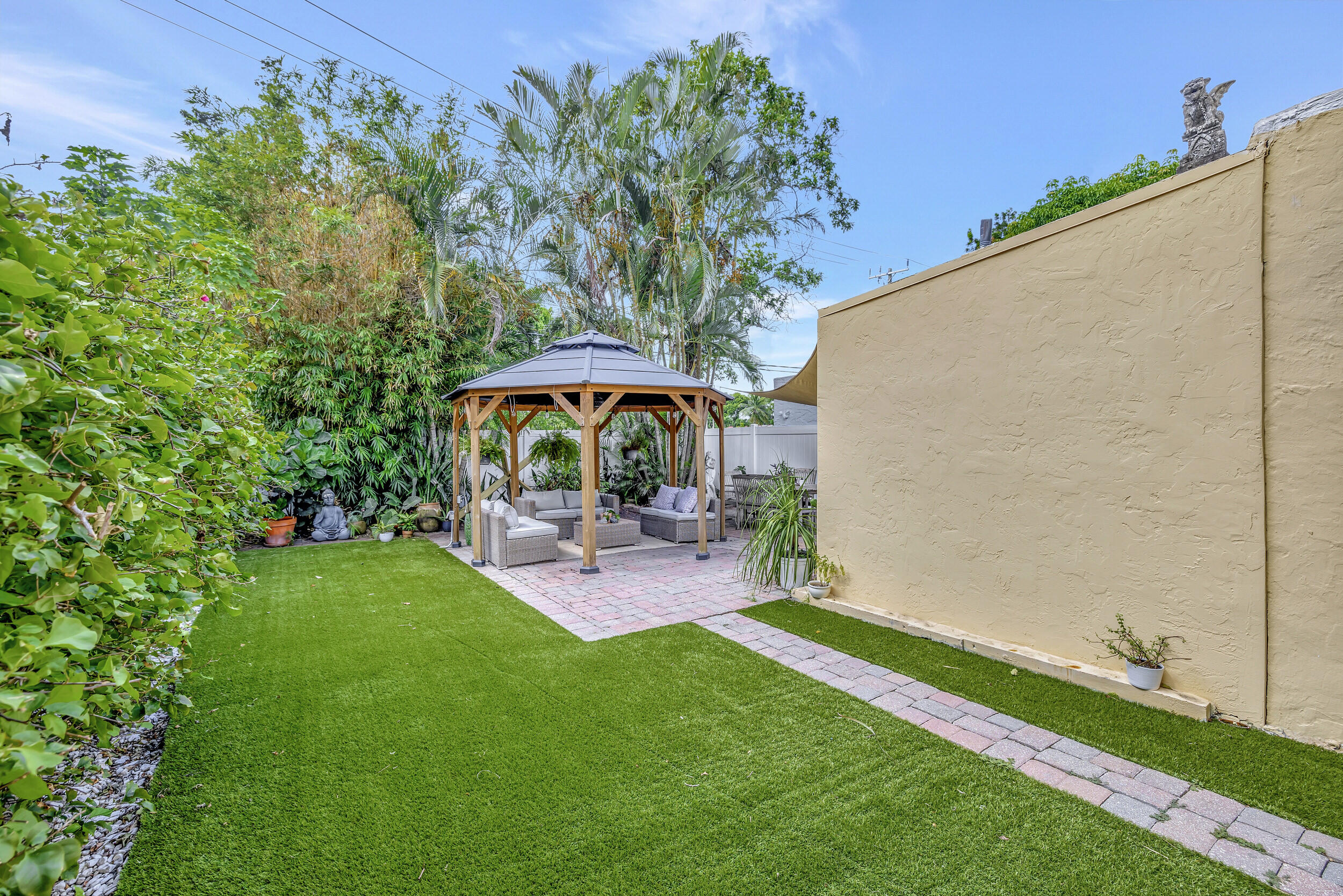 914 Andrews Road West Palm Beach, FL 33405 - Photo 32 of 54 Backyard