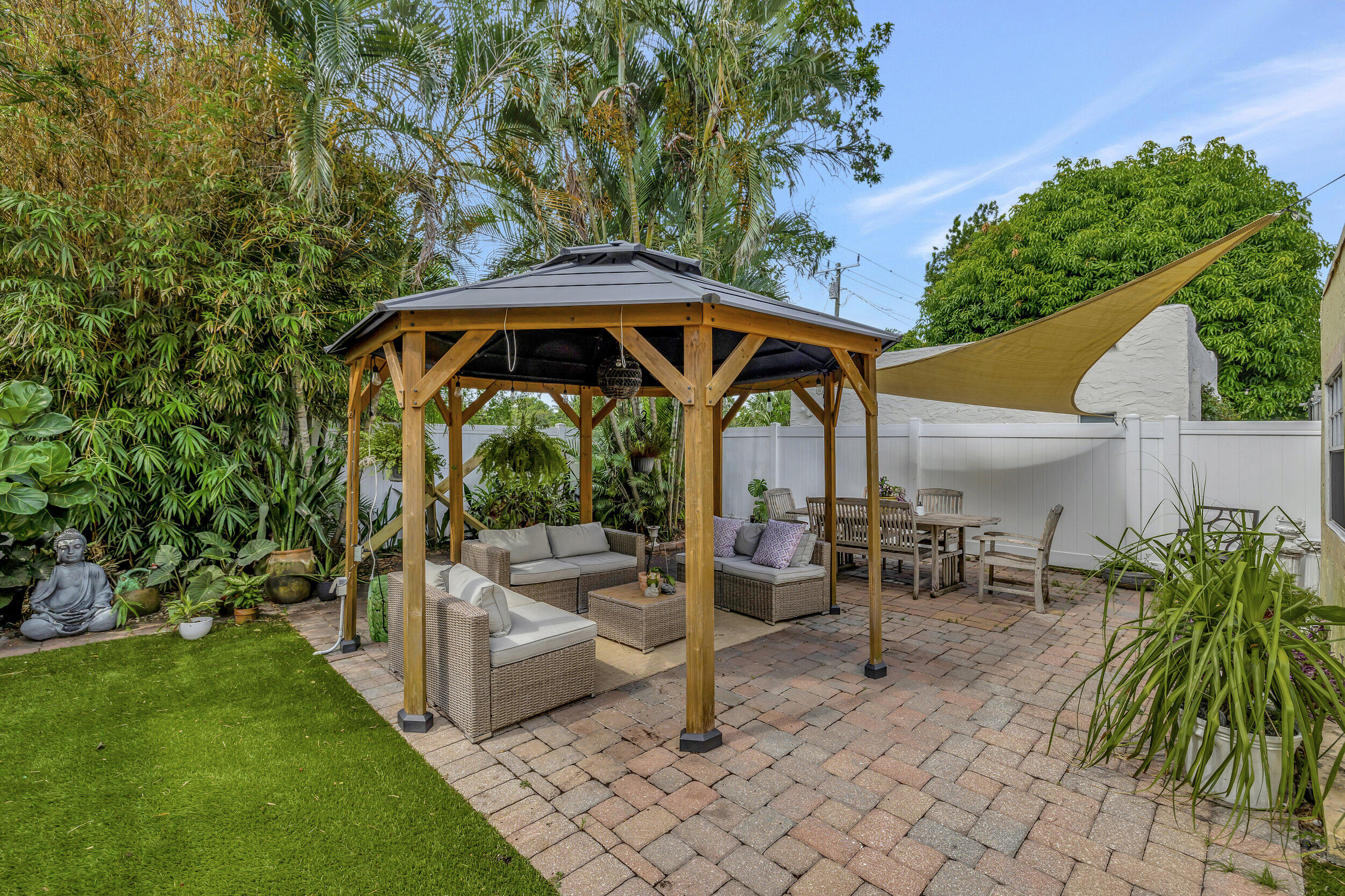 914 Andrews Road West Palm Beach, FL 33405 - Photo 33 of 54 Cabana area