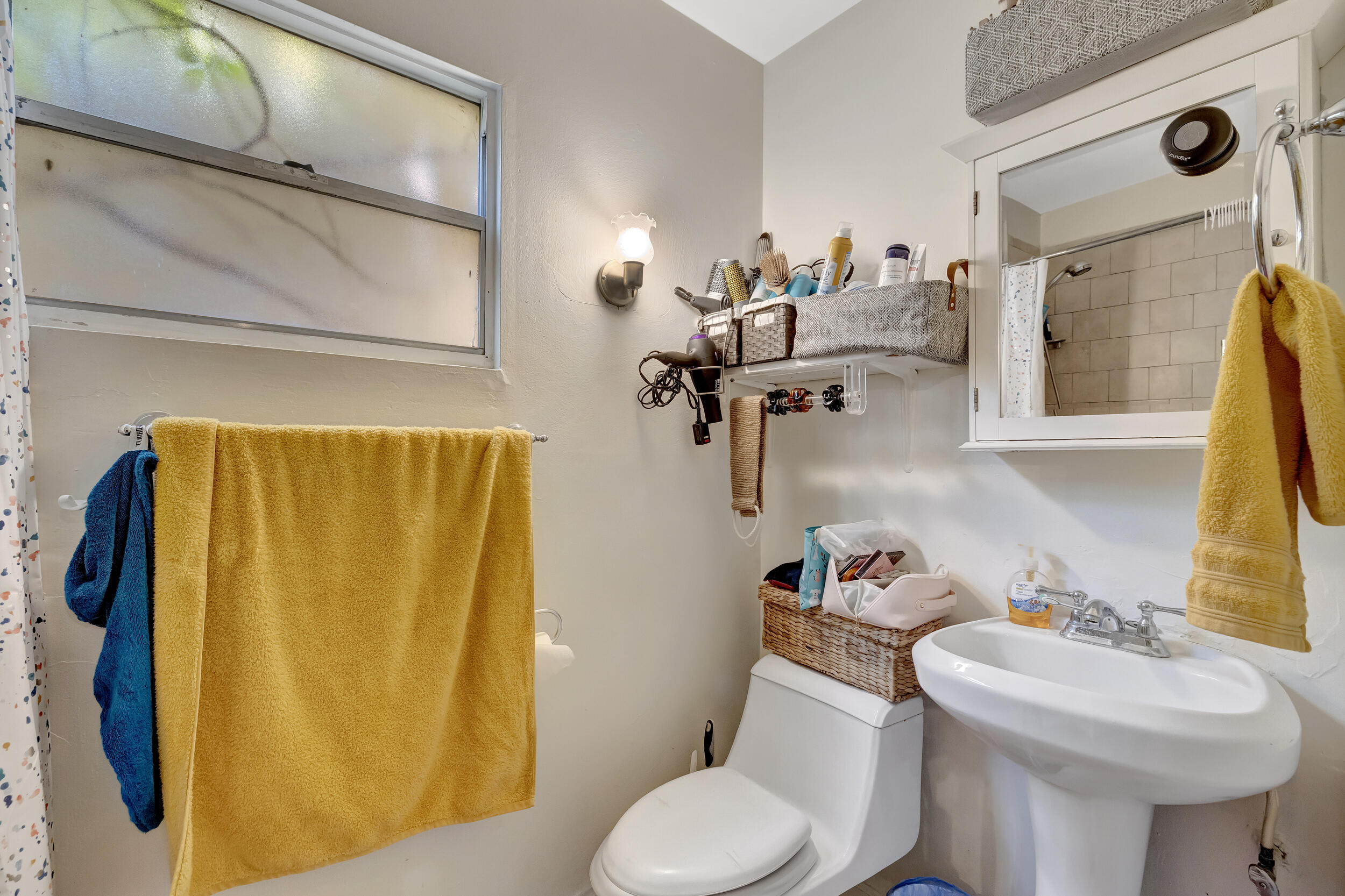 914 Andrews Road West Palm Beach, FL 33405 - Photo 43 of 54 Cottage bathroom
