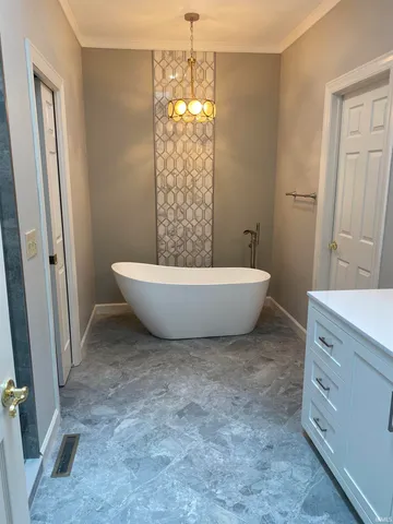 $825,000 | 1303 East Erskine Mnr Hl Drive, South Bend, IN 46614